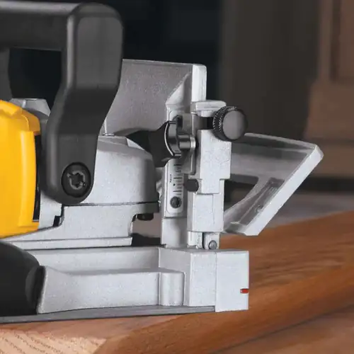 Ranhuradora 600W DeWALT DW682K-QS